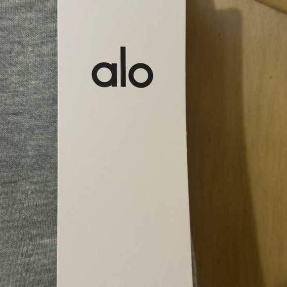 ALO Yoga grey shorts - Picture 5 of 7